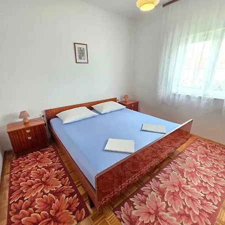 Apartamento In 15306